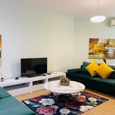 New Apartment In Center Of ティラナ エクステリア 写真