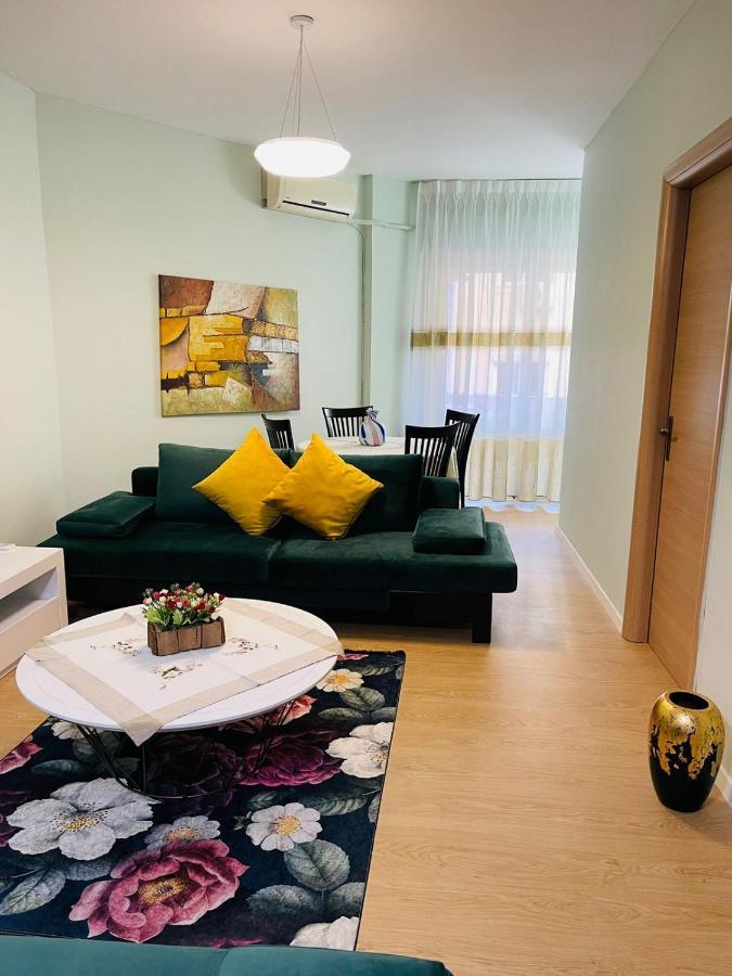 New Apartment In Center Of ティラナ エクステリア 写真