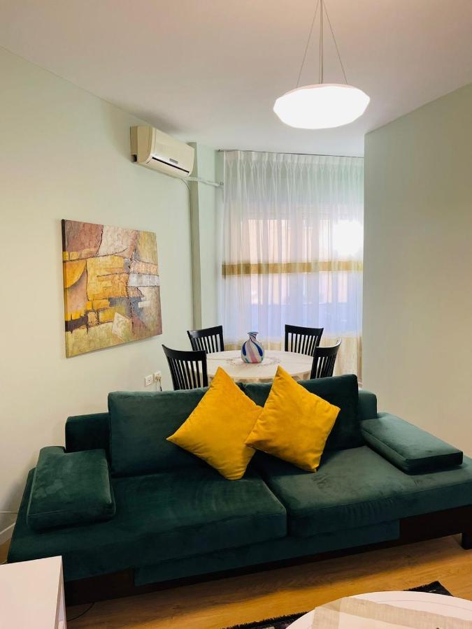New Apartment In Center Of ティラナ エクステリア 写真
