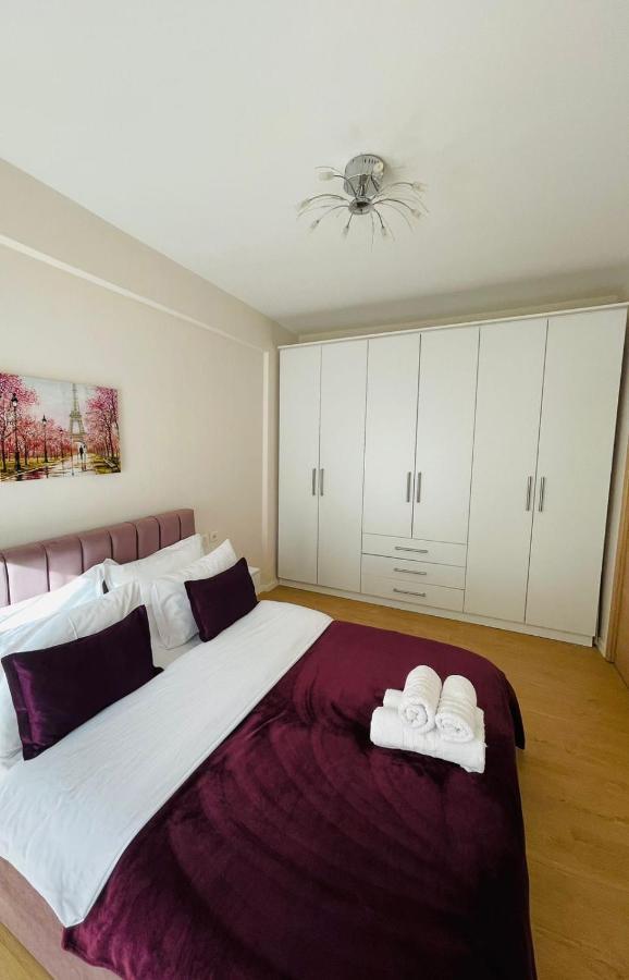 New Apartment In Center Of ティラナ エクステリア 写真