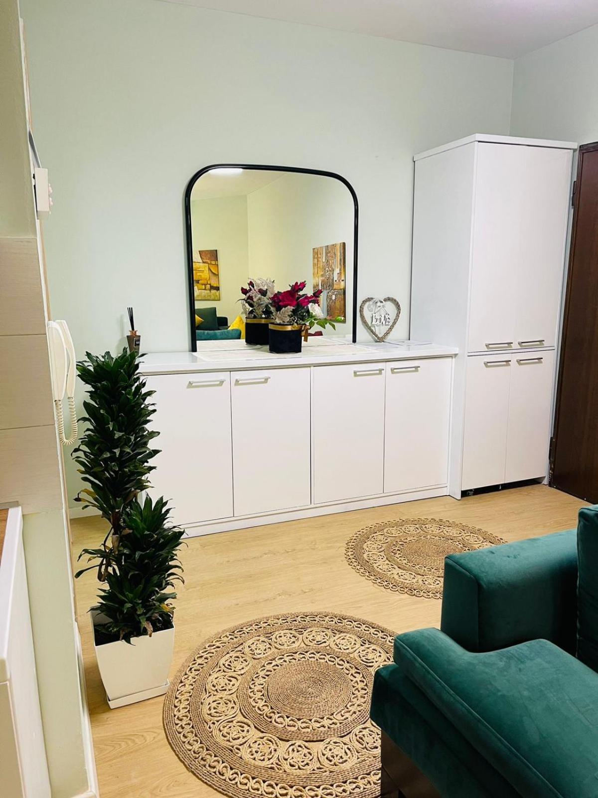 New Apartment In Center Of ティラナ エクステリア 写真