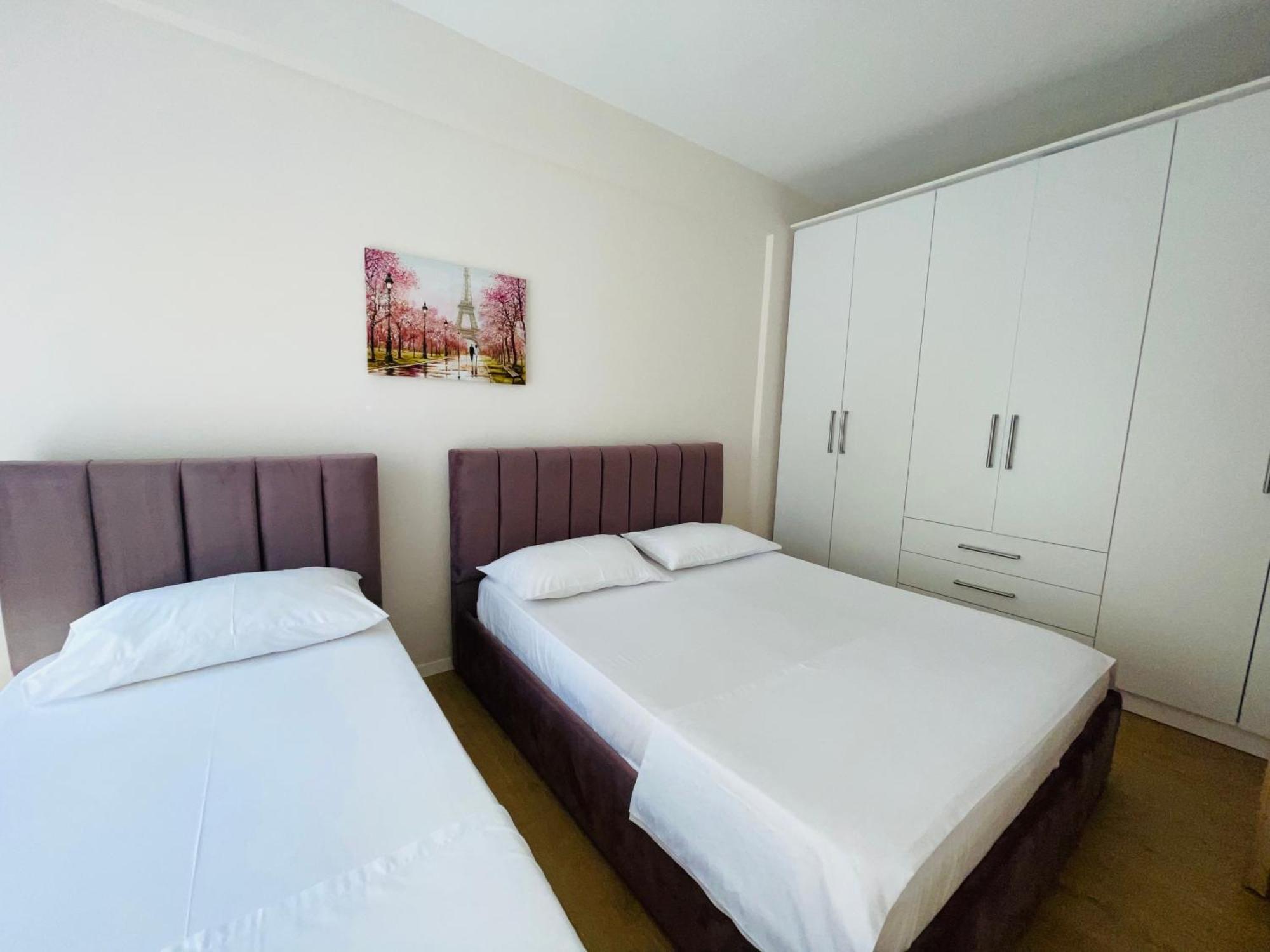 New Apartment In Center Of ティラナ エクステリア 写真